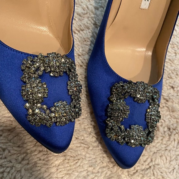 Manolo blahnik hangisi royal blue satin buckle heels - Picture 5 of 6